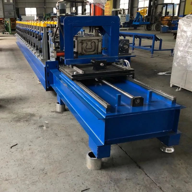 Máquina perfiladora de estantes de almacenamiento